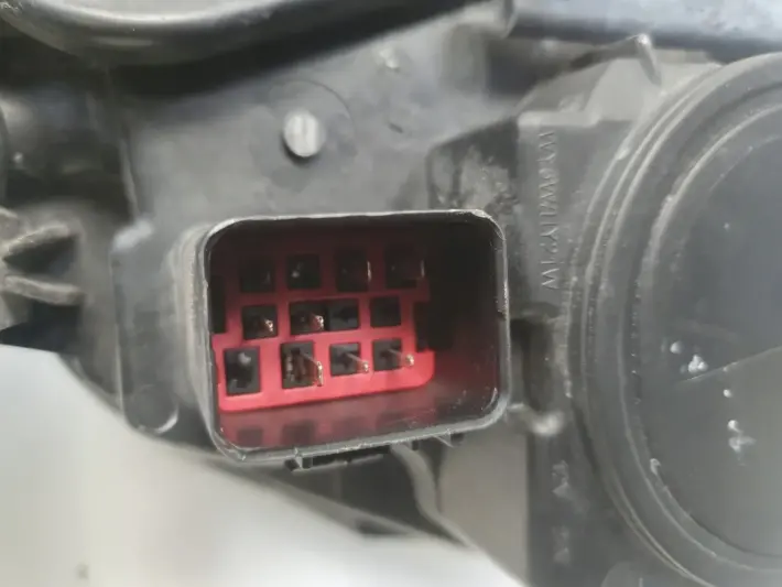 VOLVO V40 II 12-19r PRZEDNIA LAMPA PRAWA PRAWY PRZÓD europa 31283327