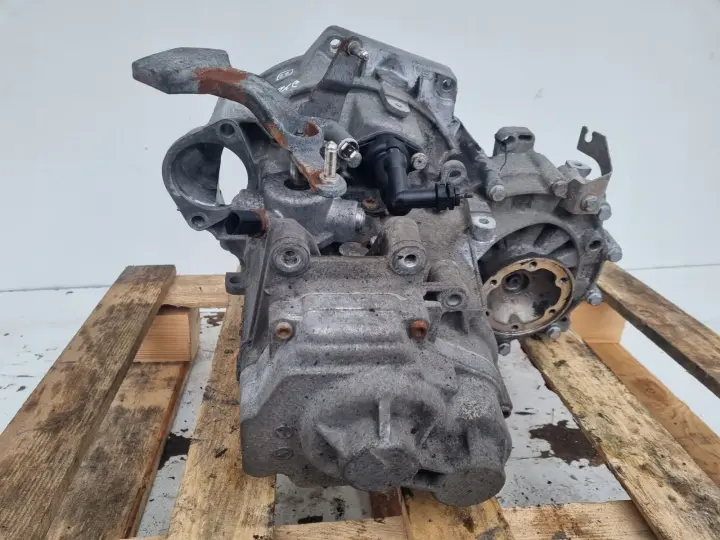 VW Passat B6 2.0 FSI SKRZYNIA BIEGÓW manualna JYL manual
