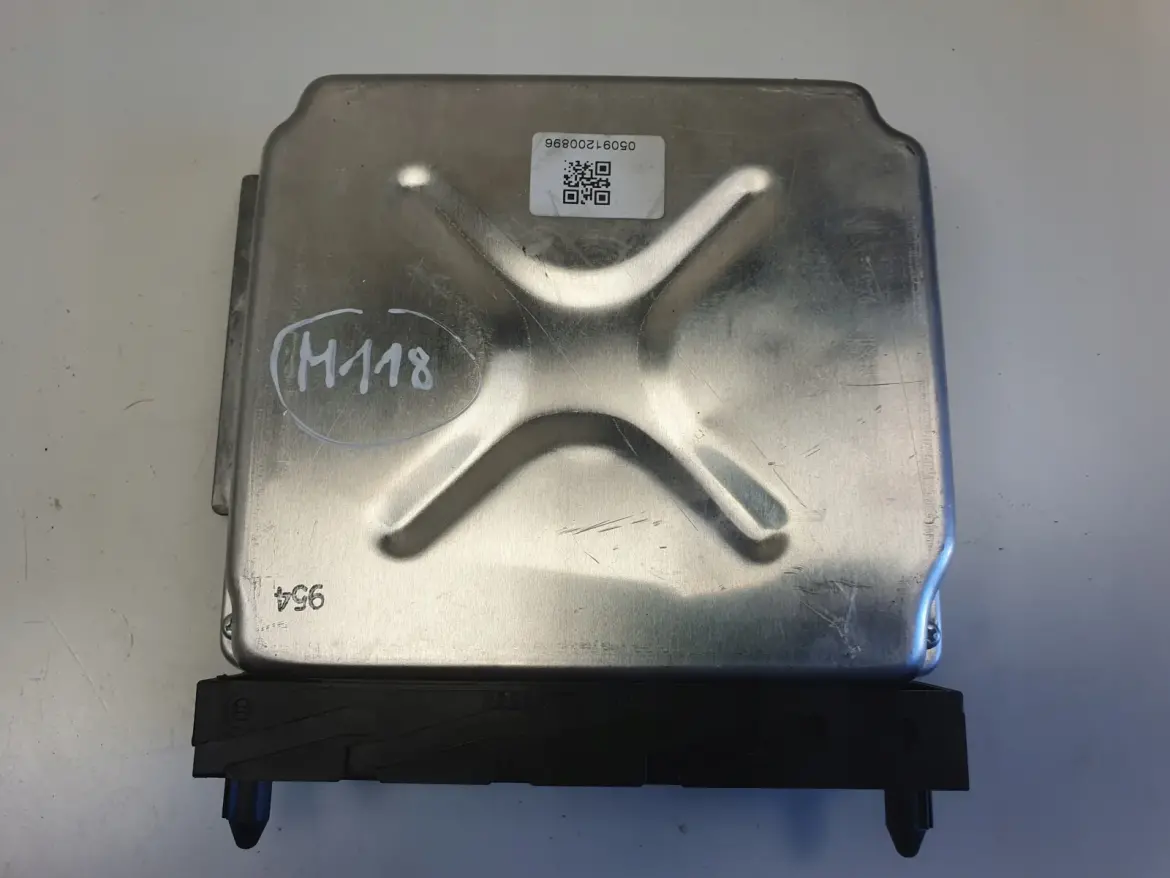 Volvo V70 II 2.4 I KOMPUTER SILNIKA sterownik 30684877 079700-9540