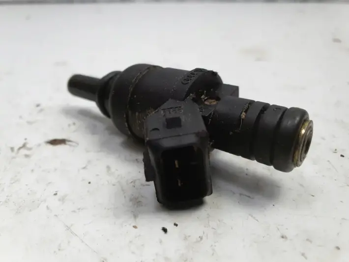 Audi A3 8L 1.8 20V WTRYSKIWACZ wtrysk 06A906031D