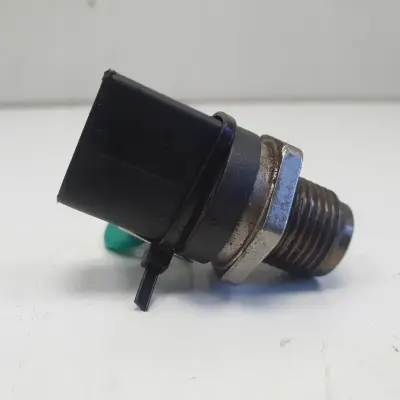 BMW E87 E90 E91 2.0 D N47 CZUJNIK PALIWA zawór 0281002988