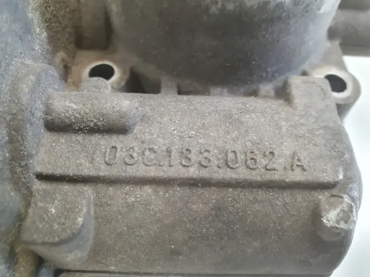 VW Golf V 1.6 FSI PRZEPUSTNICA 03C133062A