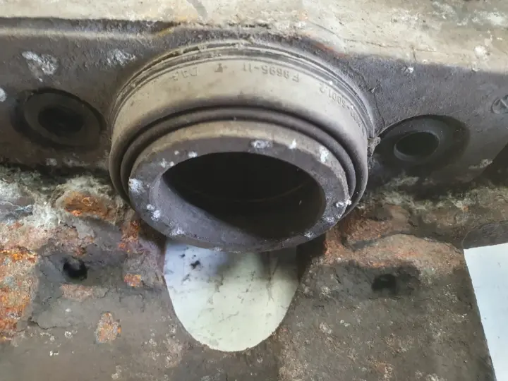 Volvo V40 II PRZEDNI ZACISK HAMULCOWY prawy przód PASAŻERA P.P 976