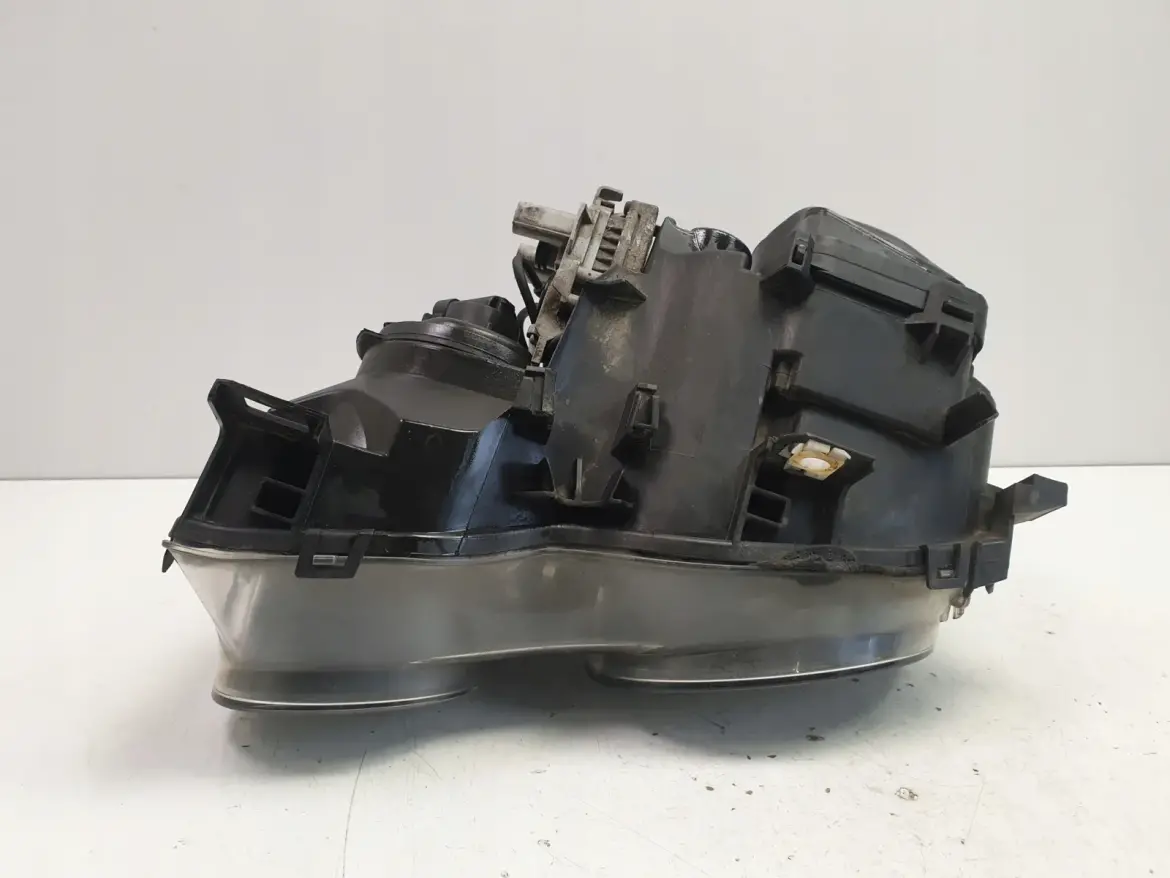 BMW E46 Compact XENON PRZEDNIA LAMPA PRAWA przód