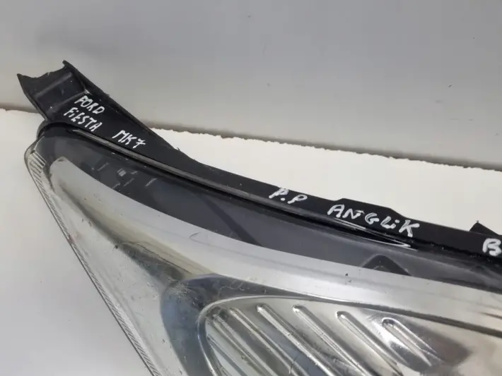 Ford Fiesta MK7 08-17r PRZEDNIA LAMPA PRAWA PRAWY PRZÓD