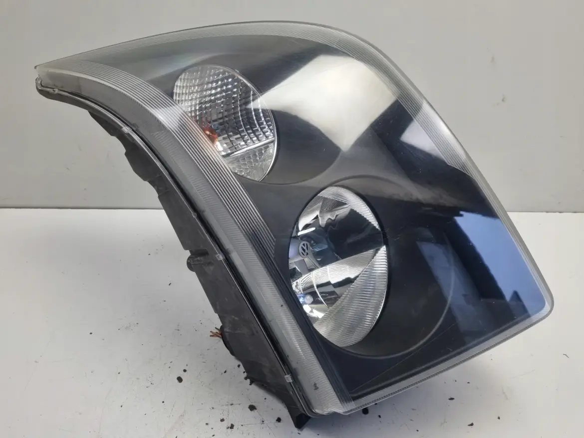 VW Crafter PRZEDNIA LAMPA PRAWA prawy przód EUROPA