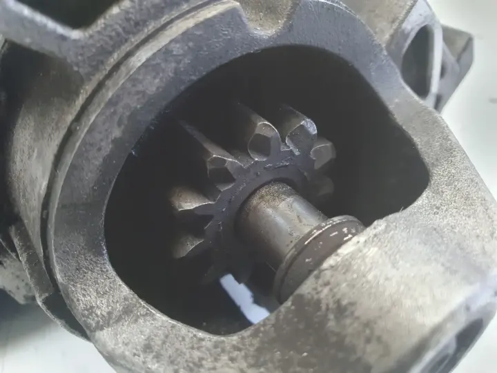 BMW E87 E90 2.0 D ROZRUSZNIK bosch 0001139002