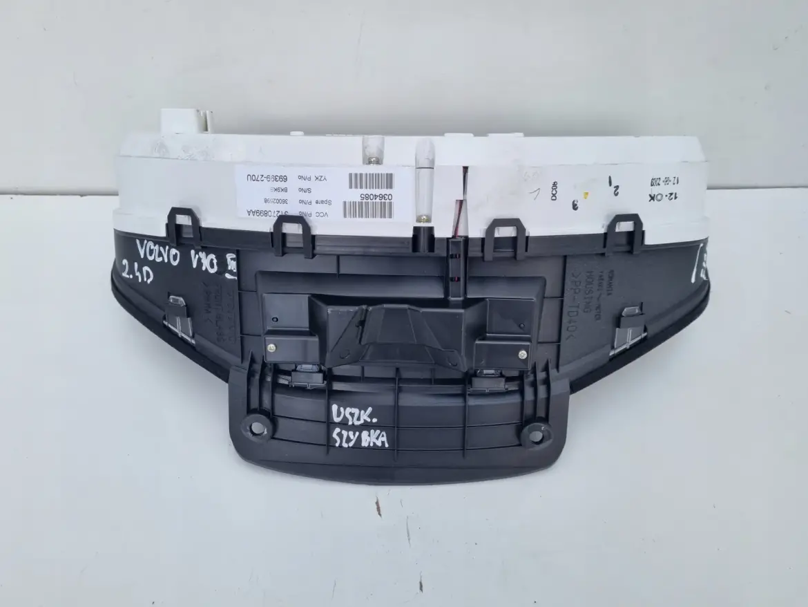 Volvo S80 II V70 III XC70 II 2.4 D5 LICZNIK ZEGARY Europa diesel 31270899AA