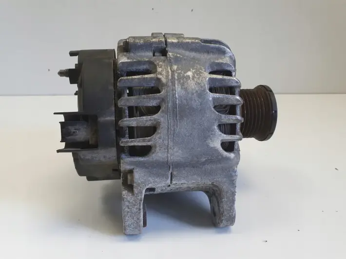 Dacia Duster I 1.2 TCe ALTERNATOR 231000091R valeo