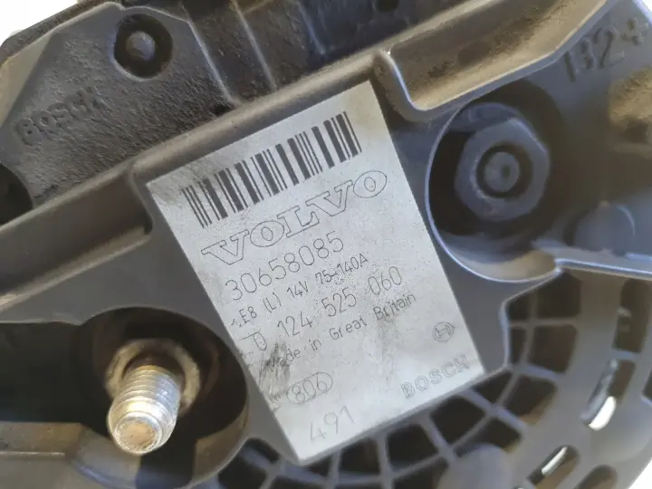 Volvo S60 I V70 II 2.4 D5 ALTERNATOR bosch 30658085