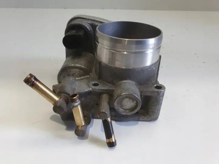 Audi A3 II 8P 1.6 8V PRZEPUSTNICA 06A133062AT