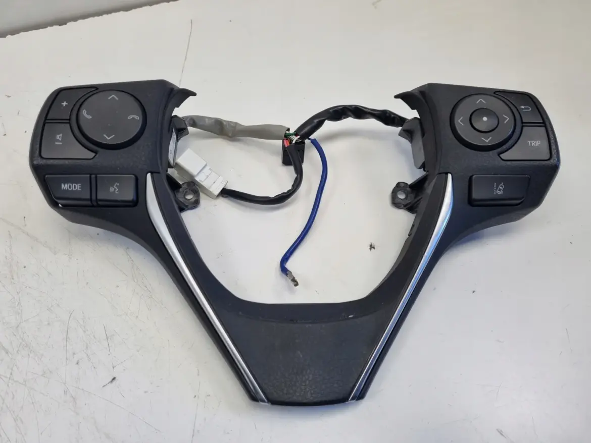 Toyota Auris II lift PRZYCISKI KIEROWNICY multifunkcja przycisk panel
