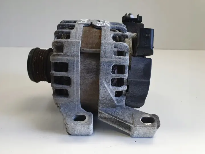 Volvo V70 III 2.0 D3 ALTERNATOR bosch 30659131