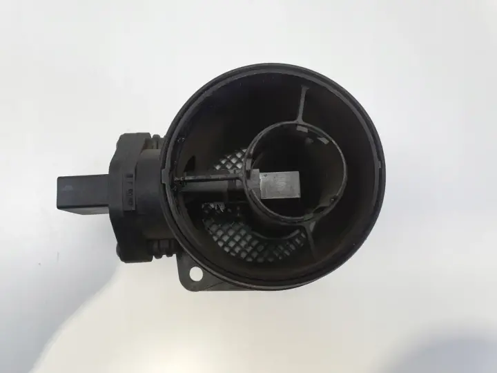 VW Golf V 2.0 TDI PRZEPŁYWOMIERZ POWIETRZA 0281002461 074906461B