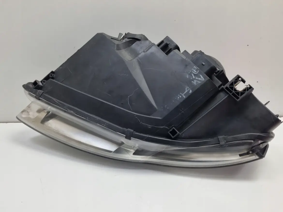 Audi A4 B7 04-08r PRZEDNIA LAMPA PRAWA PRAWY PRZÓD 1305630462