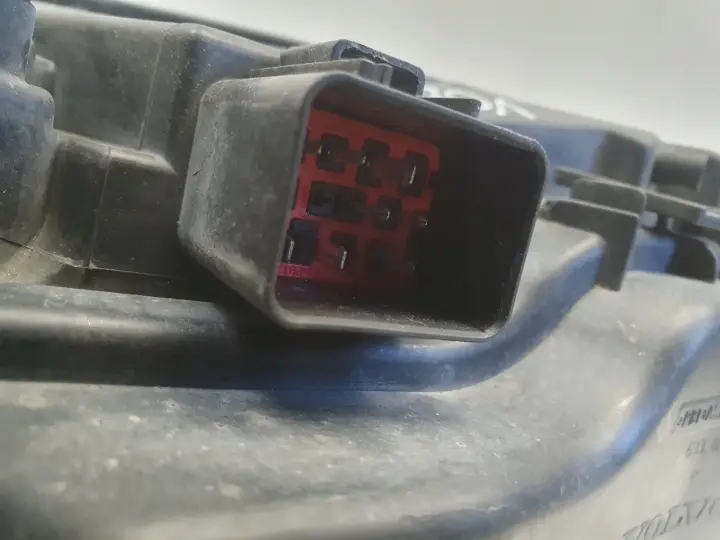 Volvo S80 II V70 III 06-16r PRZEDNIA LAMPA PRAWA PRAWY PRZÓD 31214352