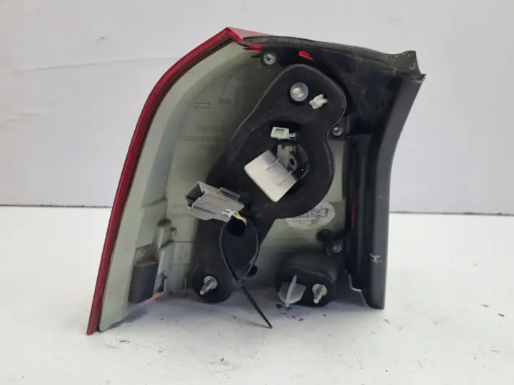 Volvo V70 III XC70 TYLNIA TYLNA LAMPA PRAWA prawy tył LED 31276840