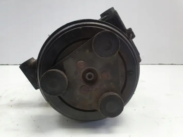 Subaru Forester I 2.0 16V SPRĘŻARKA KLIMATYZACJI 73111FE020