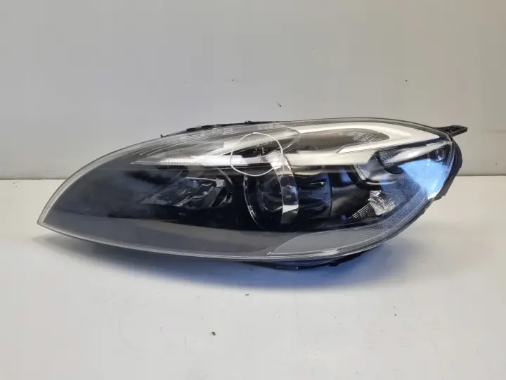 Volvo V40 II 12-16r PRZEDNIA LAMPA LEWA lewy przód EUROPA XENON 31420007