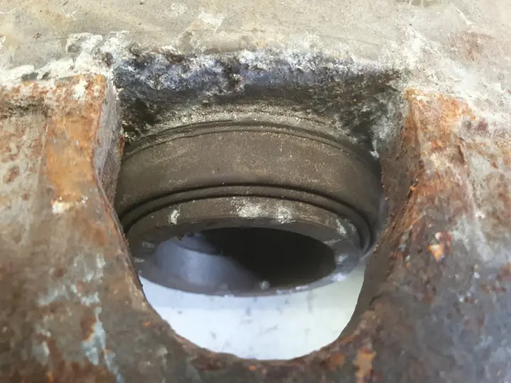 Volvo V40 II PRZEDNI ZACISK HAMULCOWY prawy przód PASAŻERA P.P 976