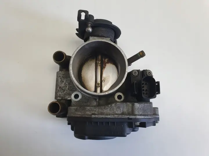 VW Passat B5 1.8 20V PRZEPUSTNICA 058133063H