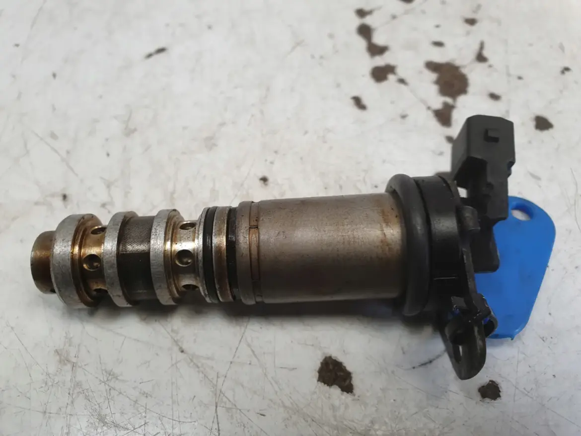 BMW E90 N43 2.0 I ELEKTROZAWÓR CZUJNIK FAZ 13151279