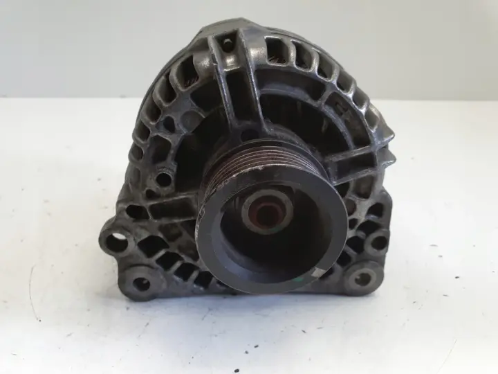 VW Golf V 1.6 8V ALTERNATOR 06A903026B bosch 70A