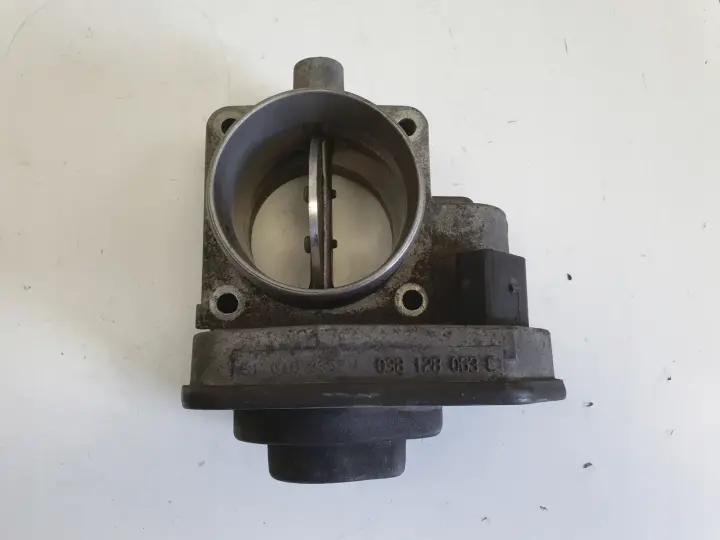 VW Bora 1.9 SDI PRZEPUSTNICA 038128063C