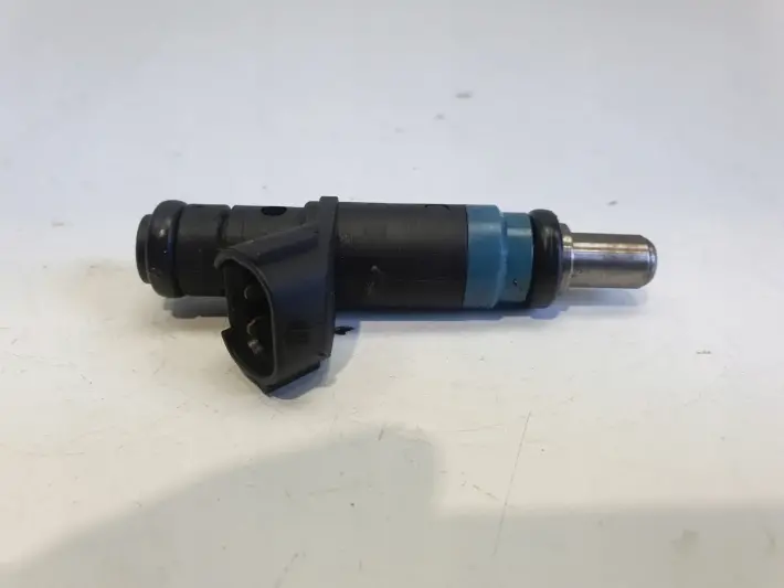 Audi A4 B6 2.0 20V FSI ALT WTRYSKIWACZ PALIWA Wtrysk 06B133551K