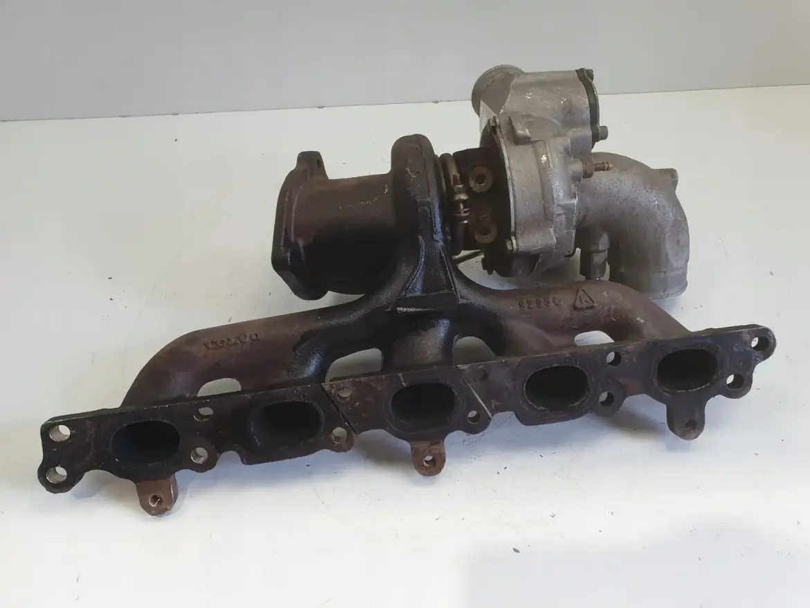 Volvo S40 II V50 2.5 T TURBOSPRĘŻARKA turbo 30757112