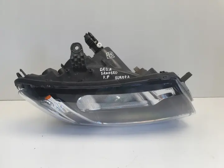 Dacia Logan Sandero II 12-16r PRZEDNIA LAMPA PRAWA prawy przód 260107737R
