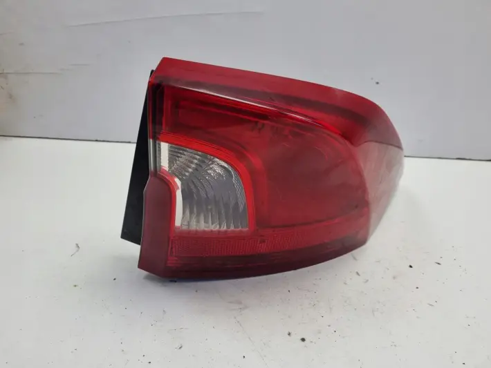 Volvo S60 II 10-13r TYLNIA TYLNA LAMPA PRAWA prawy tył ŁADNA