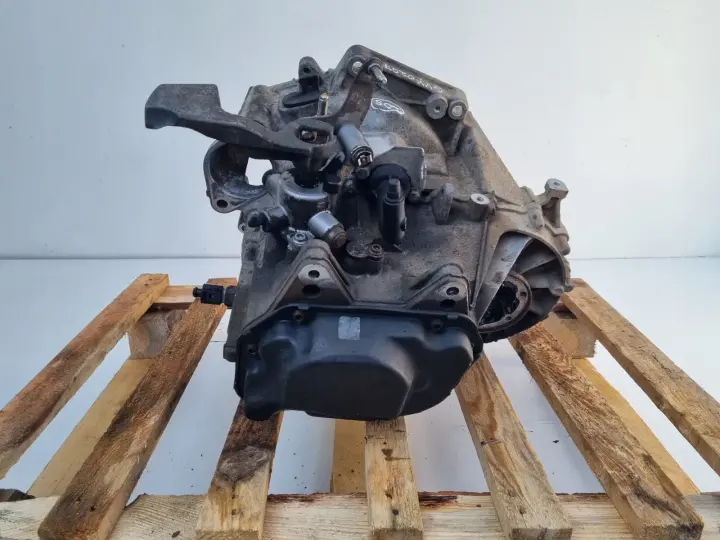 VW Touran 1.6 FSI MANUALNA SKRZYNIA BIEGÓW manual GVY