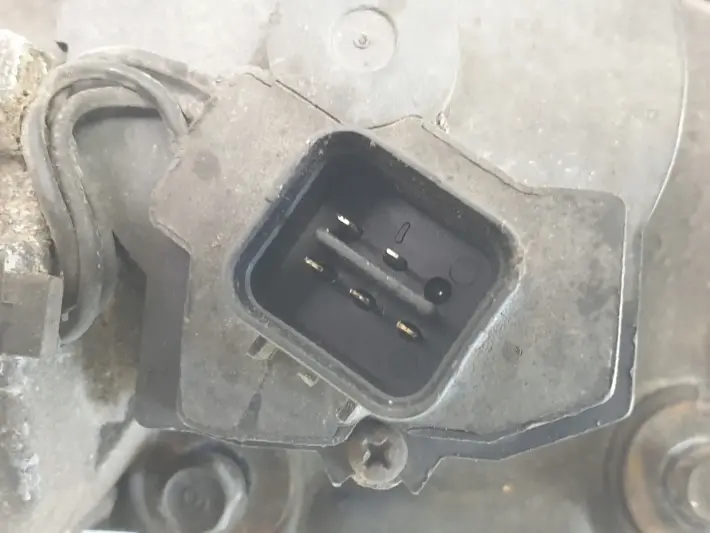 Kia Carnival I SILNICZEK WYCIERACZEK przód