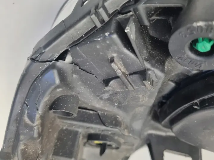 Volvo XC60 13-17r LIFT PRZEDNIA LAMPA PRAWA PRAWY PRZÓD LED europa 31420250