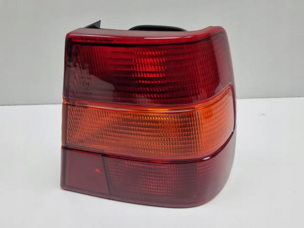 Volvo 940 960 91-98r TYLNIA TYLNA LAMPA PRAWA prawy tył NOWA
