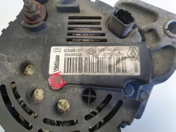 Renault Clio II 1.2 16V ALTERNATOR 8200660044 valeo