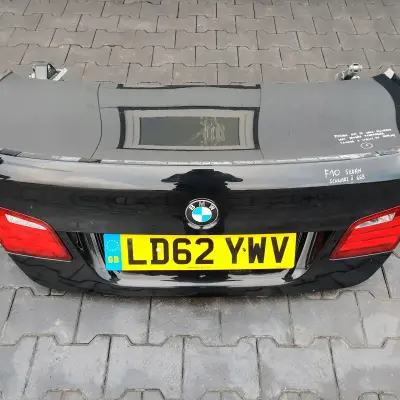 BMW F10 TYLNA KLAPA BAGAŻNIKA TYŁ LAMPY ZAMEK 668