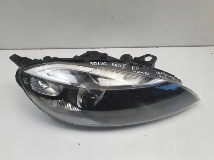 VOLVO V40 II 12-19r PRZEDNIA LAMPA PRAWA PRAWY PRZÓD europa 31283327