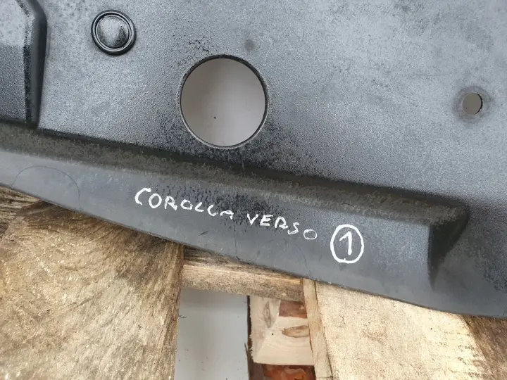 Corolla Verso II GÓRNA OSŁONA PASA PRZEDNIEGO