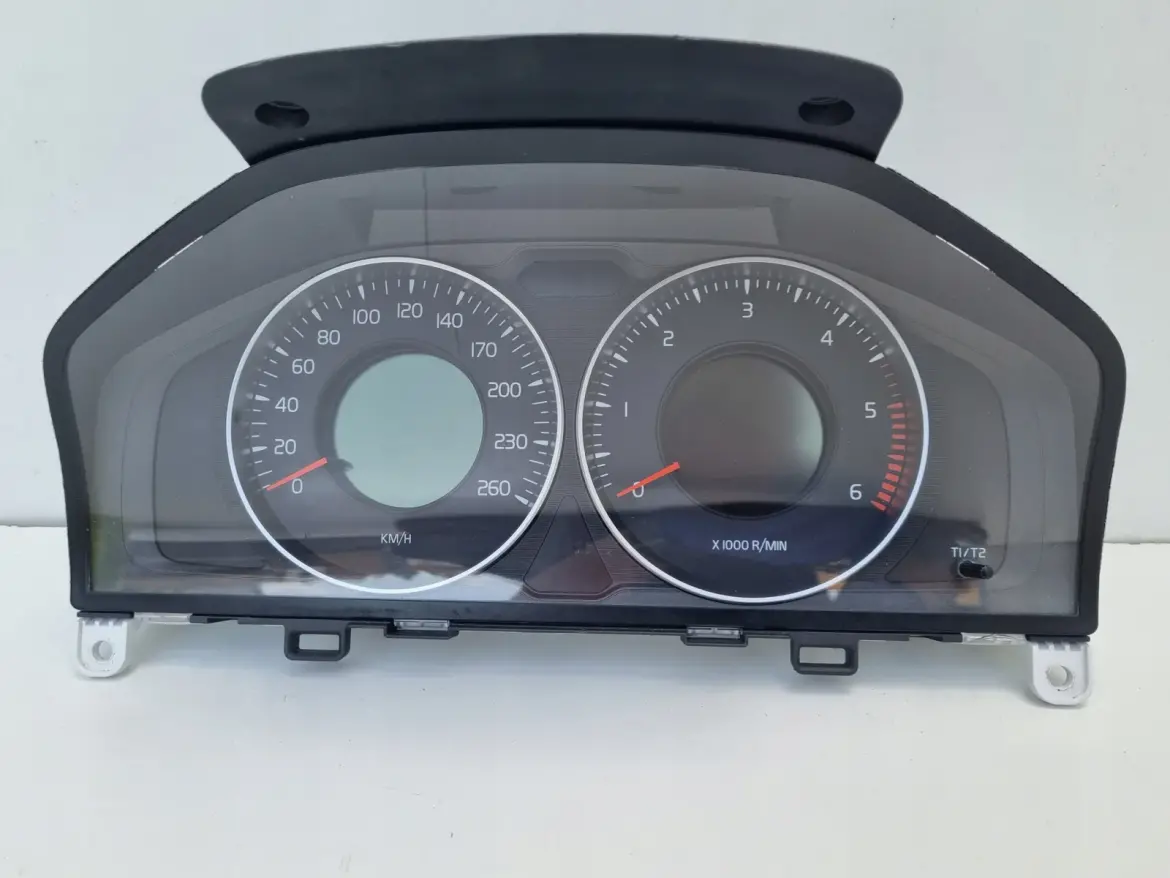 Volvo S60 II V60 I 2.0 D diesel LICZNIK ZEGARY 31343323AA Europa