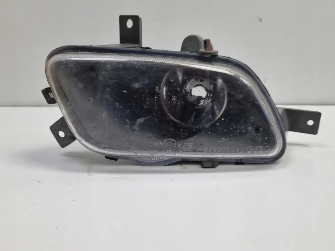 Volvo XC70 I V70 II lift PRAWY PRZEDNI HALOGEN przód pasażera DEPO