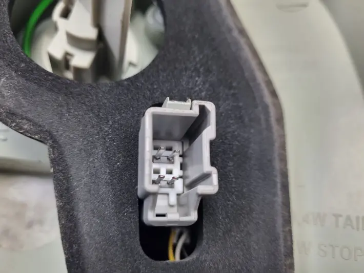 Volvo V70 III XC70 TYLNIA TYLNA LAMPA LEWA lewy tył LED 31395072