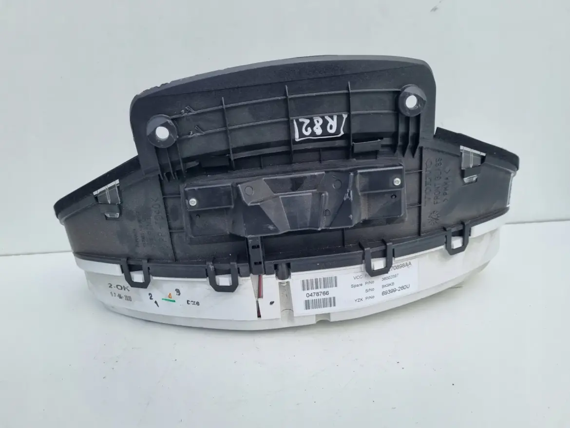 Volvo S80 II V70 III XC70 II 2.5 T LICZNIK ZEGARY Europa benzyna 31270898AA