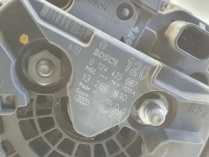 Opel Corsa D 1.4 16V ALTERNATOR bosch 0124425087 120A