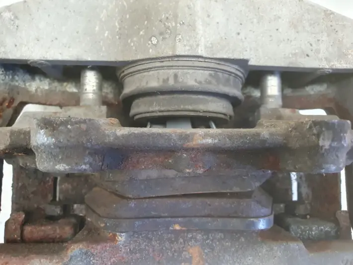 Volvo V40 II PRZEDNI ZACISK HAMULCOWY prawy przód PASAŻERA P.P 976