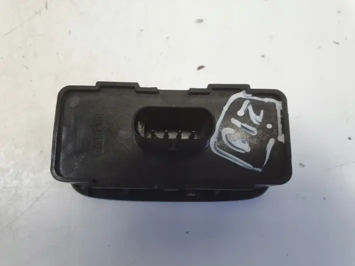 Volvo XC60 II V60 II V90 II PRZYCISK KLAPY BAGAŻNIKA przełącznik 31674800