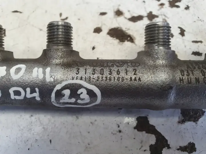 Volvo V70 III XC70 II lift 2.0D D4 LISTWA WTRYSKOWA 31303612