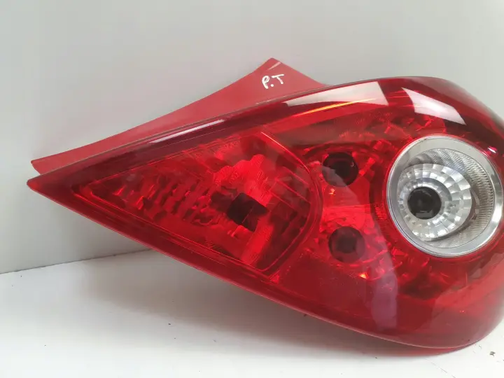 Opel Corsa D 3 drzwi TYLNA LAMPA PRAWA prawy tył pasażera 13269051