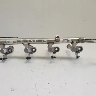 Volvo V60 II 1.5 T LISTWA WTRYSKOWA 31478555